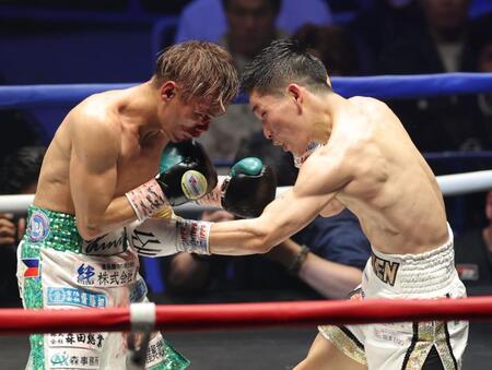 ８回、高田勇仁（左）に左フックを放つ松本流星（撮影・西岡正）