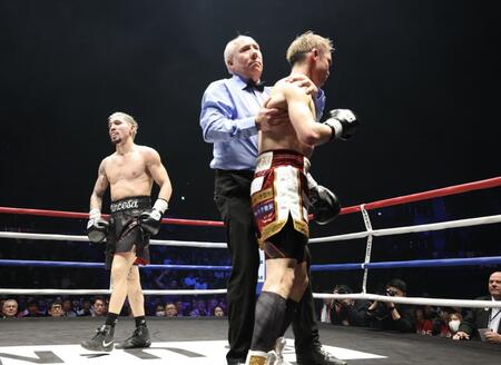 アンソニー・オラスクアガに敗れた飯村樹輝弥（撮影・石井剣太郎）