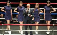 リングアナウンサーとラウンドガール