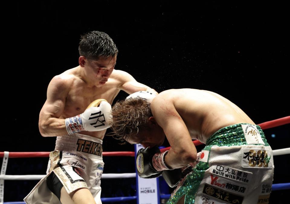 ９回、高田勇仁を攻める松本流星（撮影・石井剣太郎）