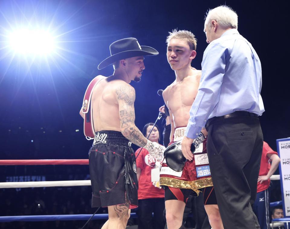 敗れた飯村樹輝弥（中央）（撮影・石井剣太郎）