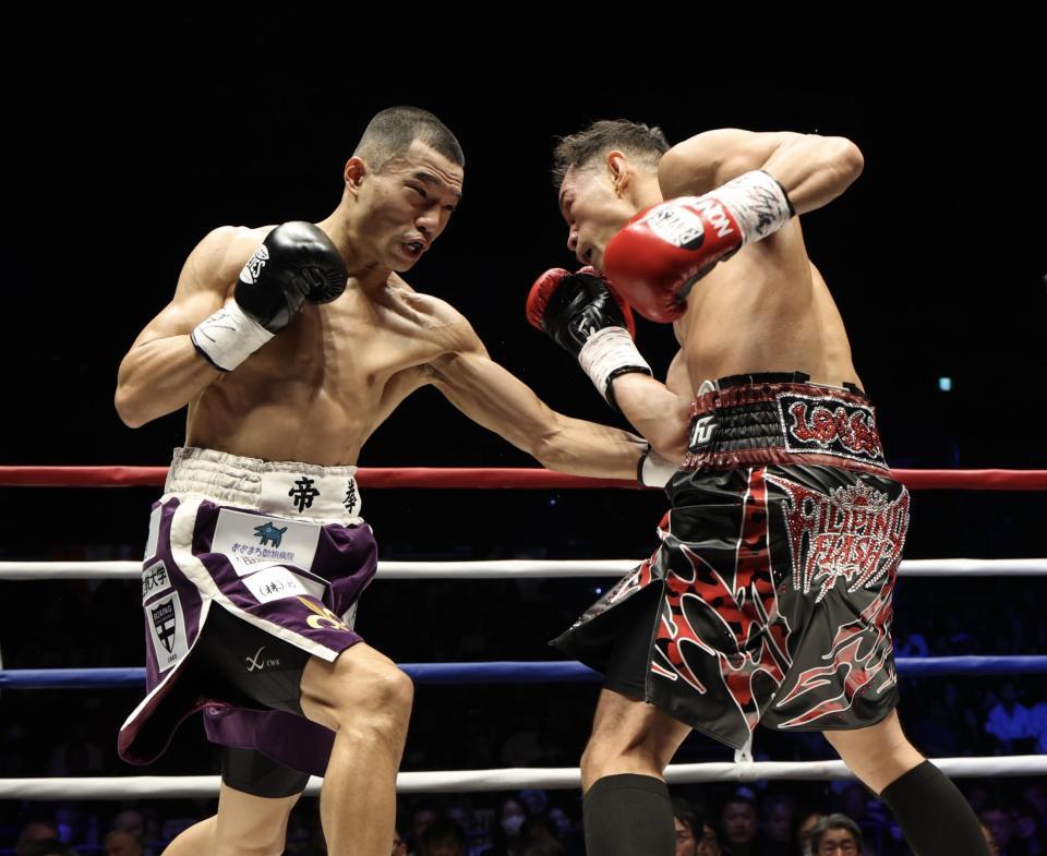 ２回、ノニト・ドネアを攻める増田陸（撮影・石井剣太郎）