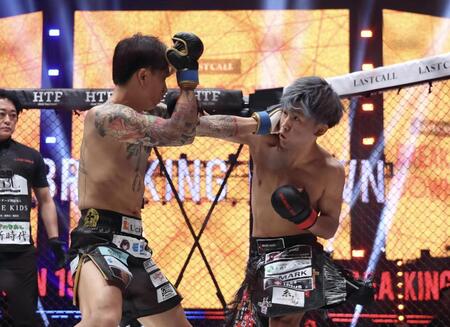 野田蒼（右）と打ち合う龍志＝愛知・Ｉ　Ｇアリーナ（撮影・佐々木彰尚）