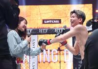 プロポーズに成功した加藤虎於奈（撮影・佐々木彰尚）