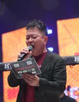 選手紹介をする宮迫＝２０日