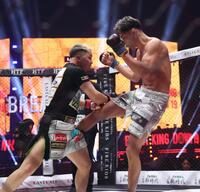 ＨＩＲＯＴＯ（左）を相手に勝利した黒柳禅＝２０日撮影