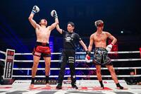 カピタン・ペッティンディーアカデミー（左）に敗れた白鳥大珠＝ＲＩＳＥ提供