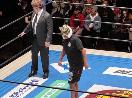 メイン終了後、ＩＷＧＰジュニア王座挑戦を電撃表明したタイガーマスク