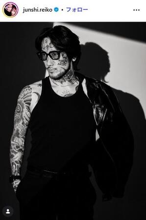瓜田純士のインスタグラム（＠ｊｕｎｓｈｉ．ｒｅｉｋｏ）より。モデル顔負けの渋さも出せる！