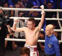 判定勝ちをおさめた小国以載（撮影・佐々木彰尚）