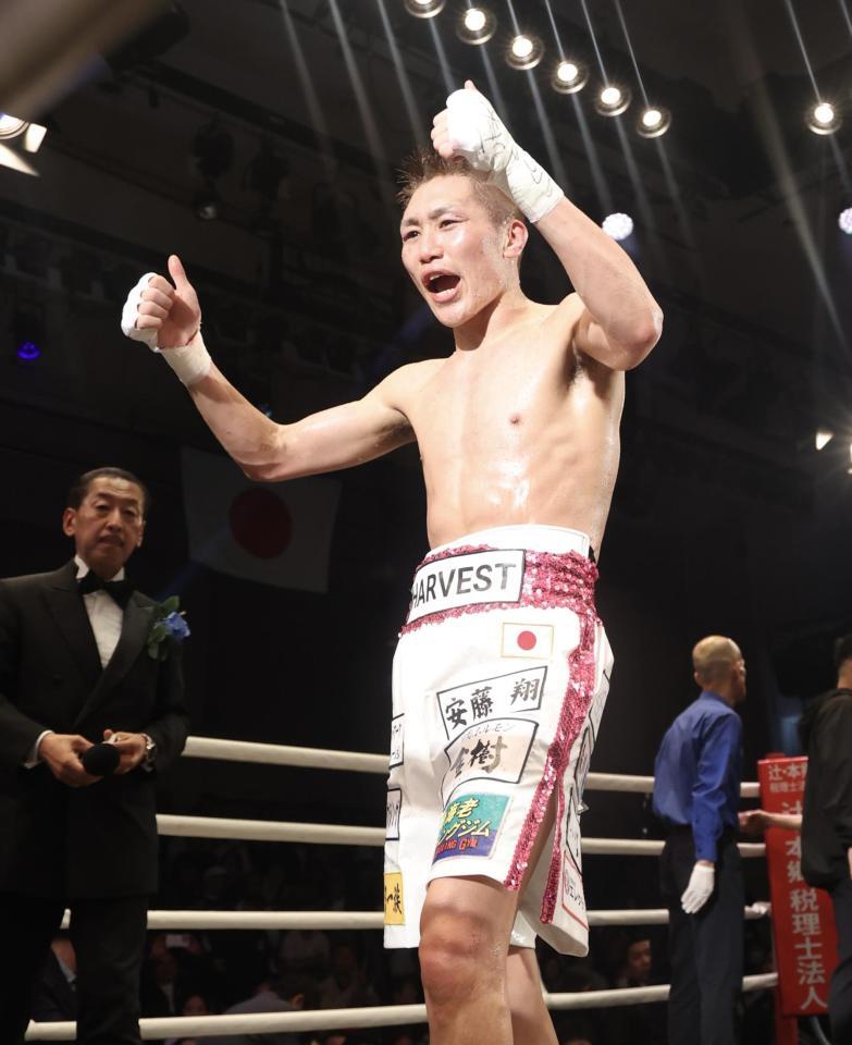 試合を制した小国以載（撮影・石井剣太郎）