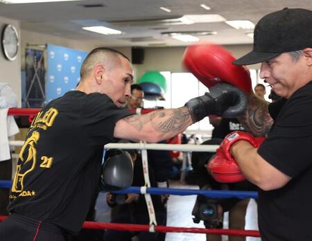 練習を公開したエストラダ（撮影・佐々木彰尚）