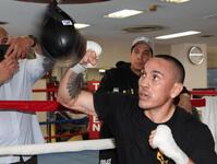 練習を公開したエストラダ（撮影・佐々木彰尚）