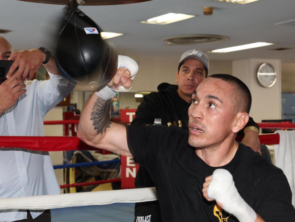 練習を公開したエストラダ（撮影・佐々木彰尚）