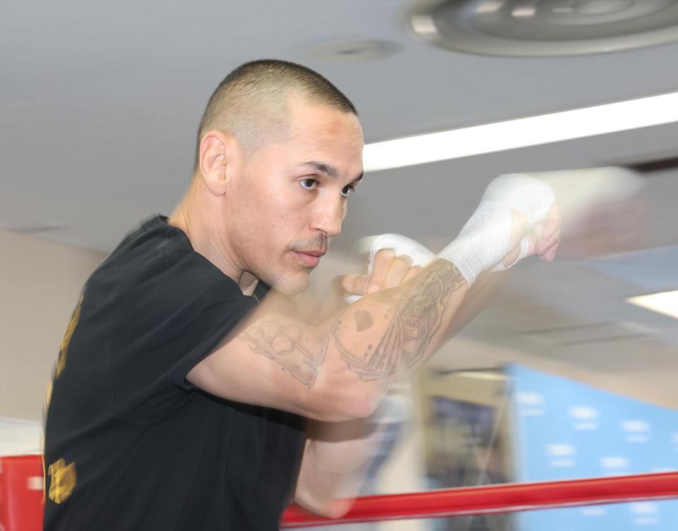 練習を公開したエストラダ（撮影・佐々木彰尚）