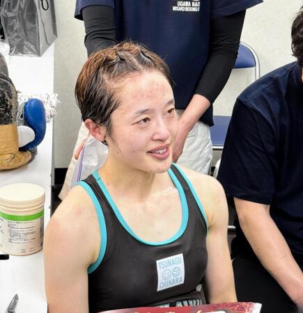 元世界王者との世界戦で大健闘したものの惜敗し、悔し涙を浮かべる鵜川菜央
