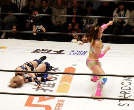 コミカルなムーブを披露するフワちゃん