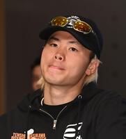 会見中、終始厳しい表情の那須川天心（撮影・園田高夫）