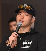 エストラダについて話す那須川天心（撮影・園田高夫）