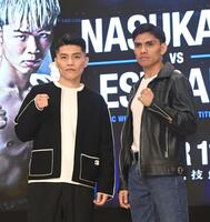 ゲバラ（右）と対戦する坪井智也（撮影・園田高夫）