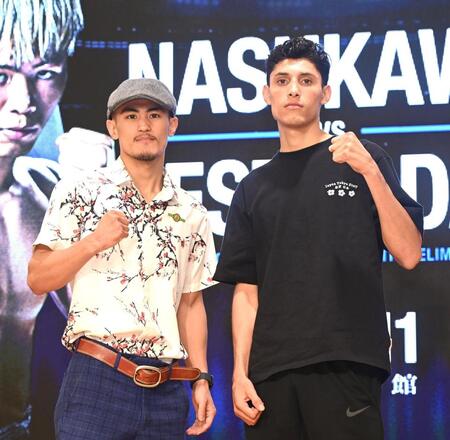 カルデロン（右）と闘志を燃やす秋次克真（撮影・園田高夫）