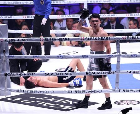 ２回、偶然のバッティングでペドロ・ゲバラが続行不可能となり引き分けの坪井智也（撮影・金田祐二）