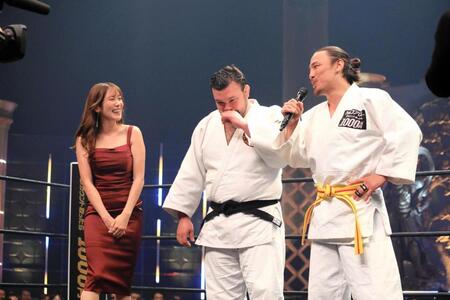 インタビューでの中川安奈（左）とウルフアロン（中央）と矢地祐介（右）　©ＳＨＯＴＡ　ＳＯＴＯＤＡＴＥ