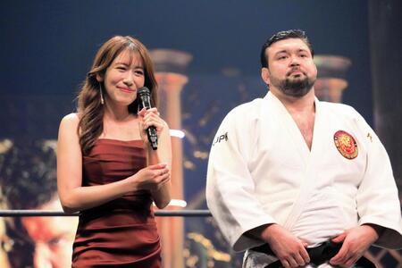 中川安奈とウルフアロン　©ＳＨＯＴＡ　ＳＯＴＯＤＡＴＥ