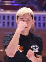 練習をする那須川天心（撮影・佐々木彰尚）