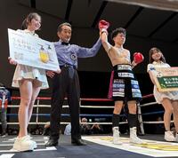 デビュー４連勝を飾った中山慧大（右から２人目）