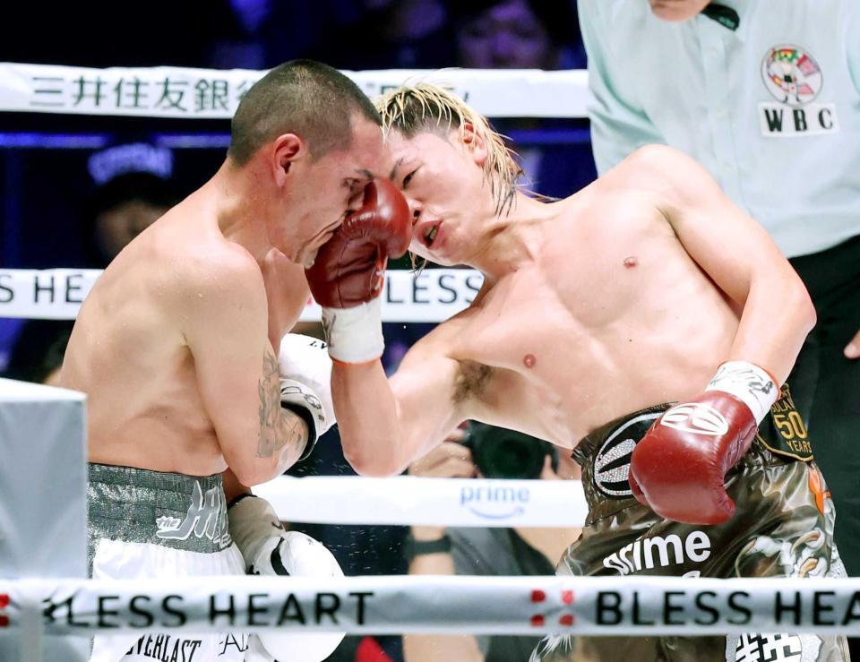 　８回、フアンフランシスコ・エストラダに右アッパーをきめる那須川天心（撮影・金田祐二）