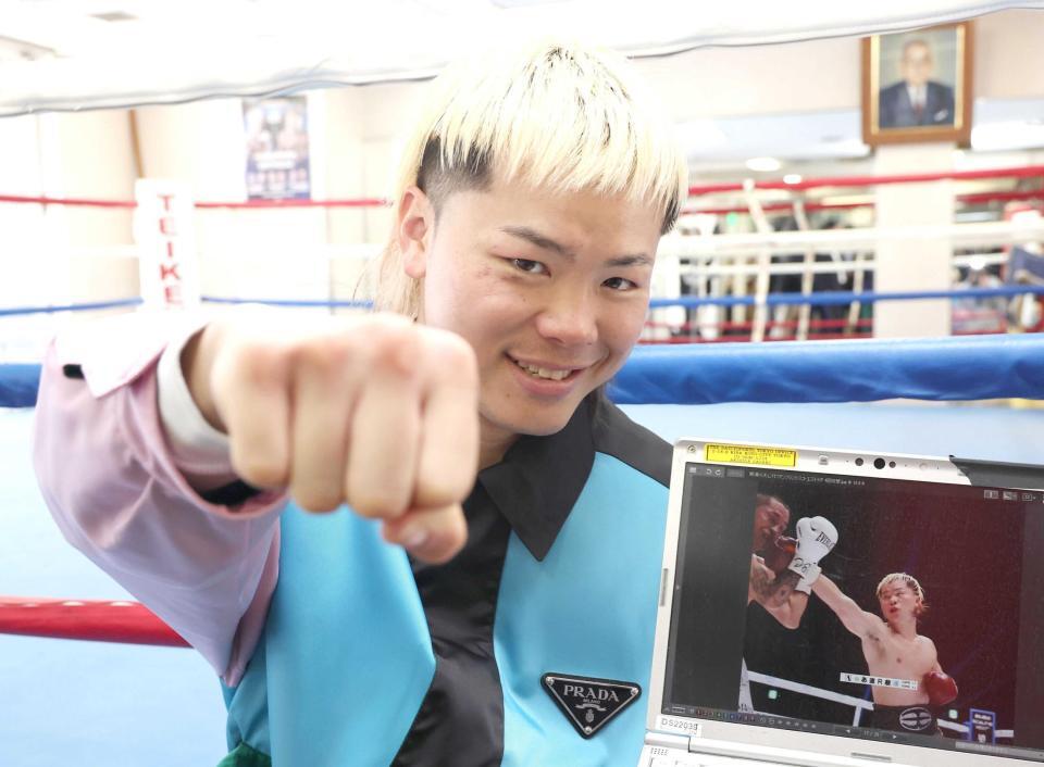 　笑顔を見せる那須川天心＝東京・神楽坂の帝拳ジム（撮影・佐々木彰尚）