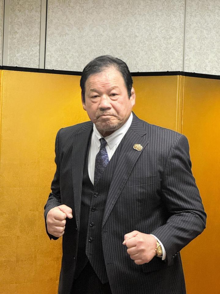 一騎討ちを行う成田蓮から会見をボイコットされ、怒りをあらわにする藤波辰爾