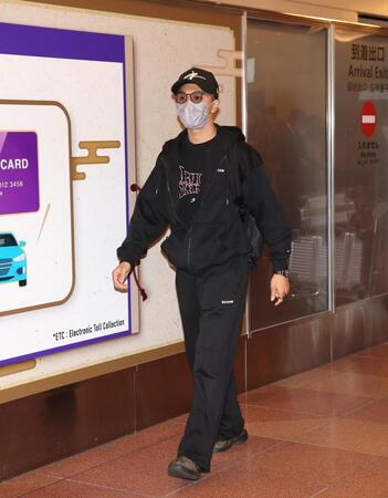 帰国した中谷潤人（撮影・佐々木彰尚）