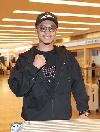 帰国した中谷潤人（撮影・佐々木彰尚）