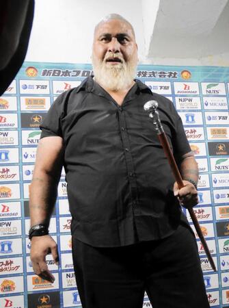 ウルフアロンを挑発するドン・ファレ