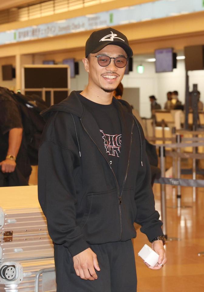 帰国した中谷潤人（撮影・佐々木彰尚）