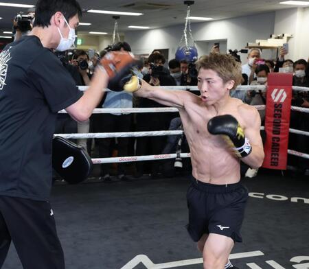 練習を公開した井上尚弥（撮影・金田祐二）