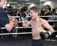 練習を公開した井上尚弥（撮影・金田祐二）　