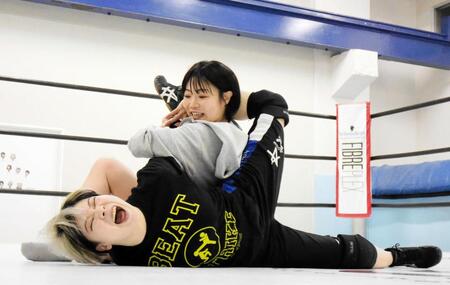 八神蘭奈に多恵ロックをかける本間多恵