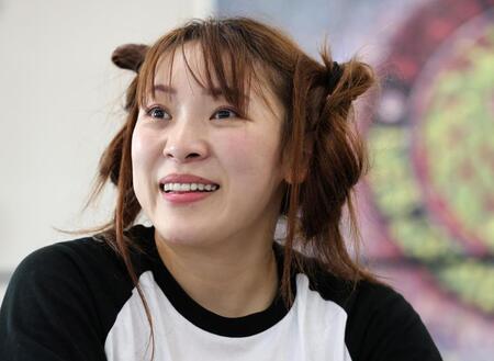 安納サオリ戦に向け、意気込みを語るフワちゃん（撮影・棚橋慶太）