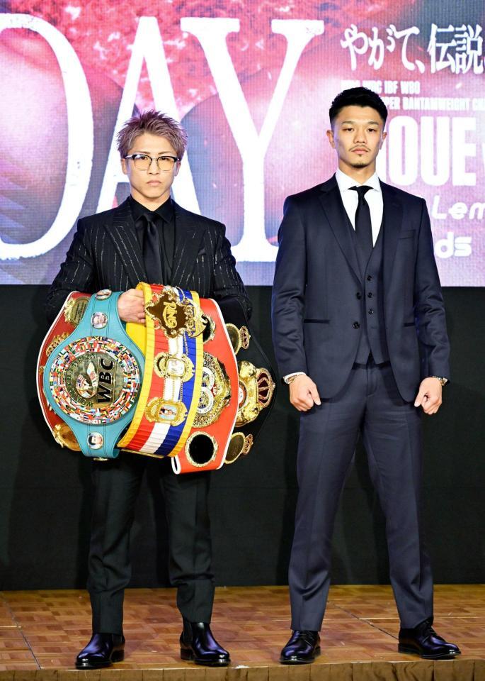 　３月６日の会見で写真に納まる、井上尚弥（左）と中谷潤人