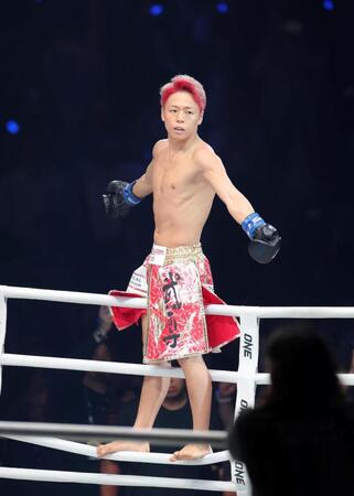 リングに上がる武尊（撮影・吉澤敬太）