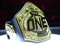 ＯＮＥ　ＳＡＭＵＲＡＩ　１のベルト（撮影・吉澤敬太）