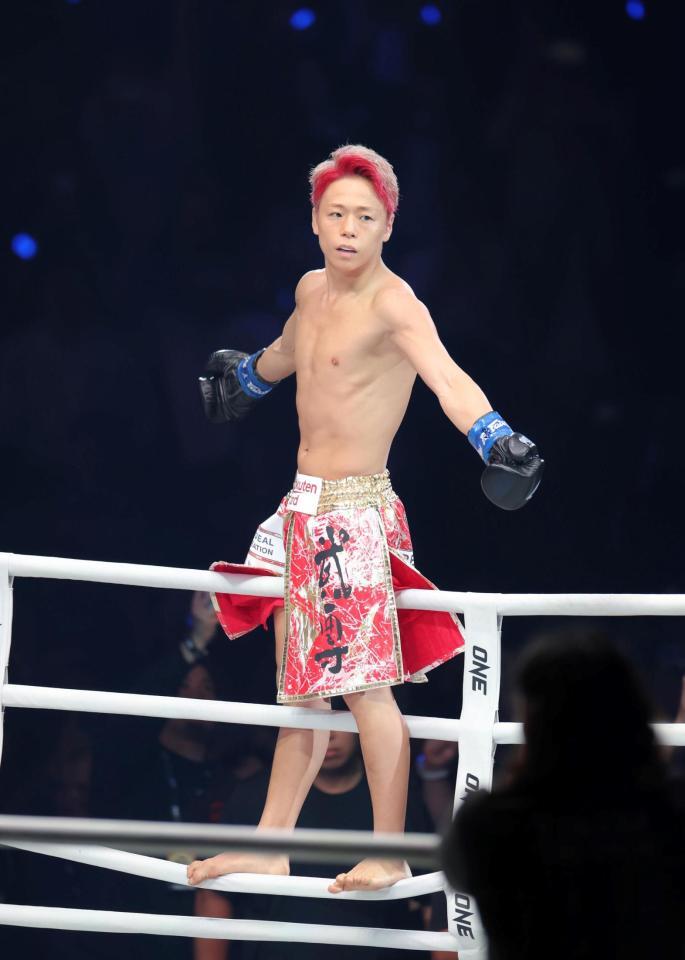 リングに上がる武尊（撮影・吉澤敬太）