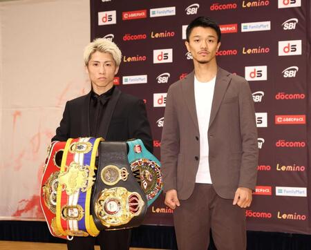 　会見を終え、写真撮影に臨む井上尚弥（左）と中谷潤人（撮影・石井剣太郎）