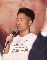 会見する井上拓真（撮影・石井剣太郎）