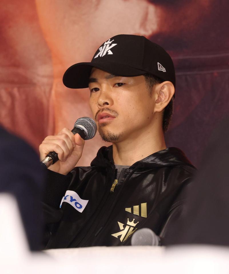 会見する井岡一翔（撮影・石井剣太郎）
