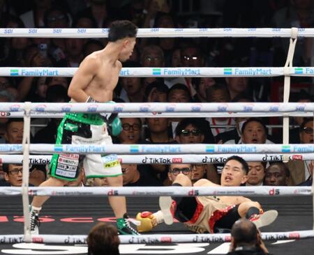 ３回、２回目のダウンをした井岡一翔（撮影・佐々木彰尚）