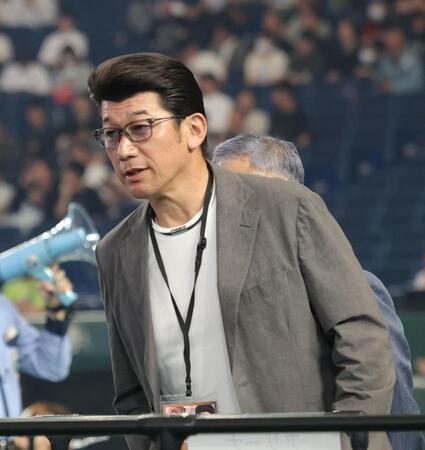 観戦に訪れた三浦大輔氏（撮影・西岡正）